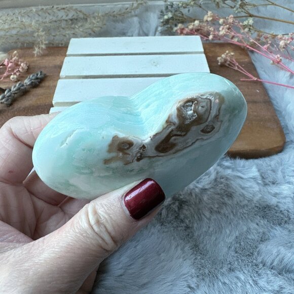 Gorgeous Caribbean Calcite Heart Carving - Picture 6 of 6